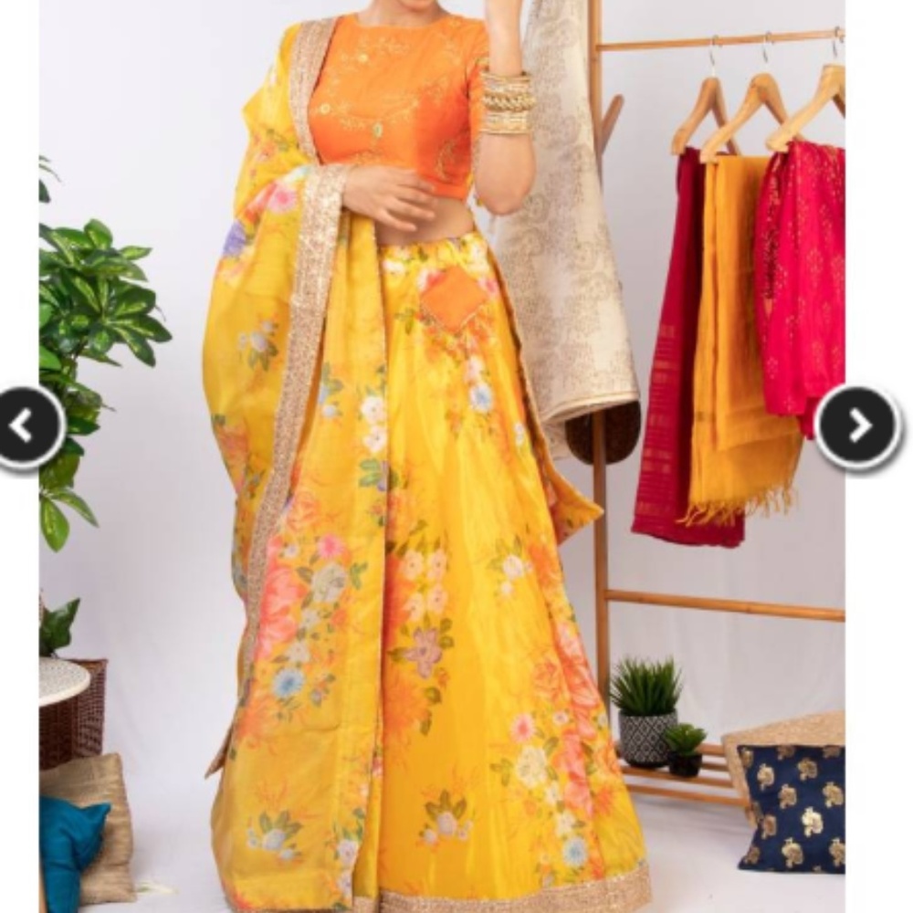 FLORAL LEHENGA BRAND NEW SIZE S (32)